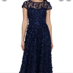 NWT XSCAPE Floral Embroidered Tulle Gown In Navy Size 14